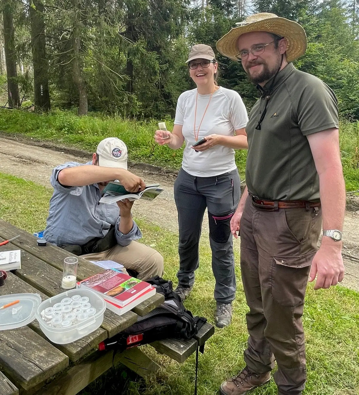 Vollmontur mit dem richtigen Stechmückenschutz.